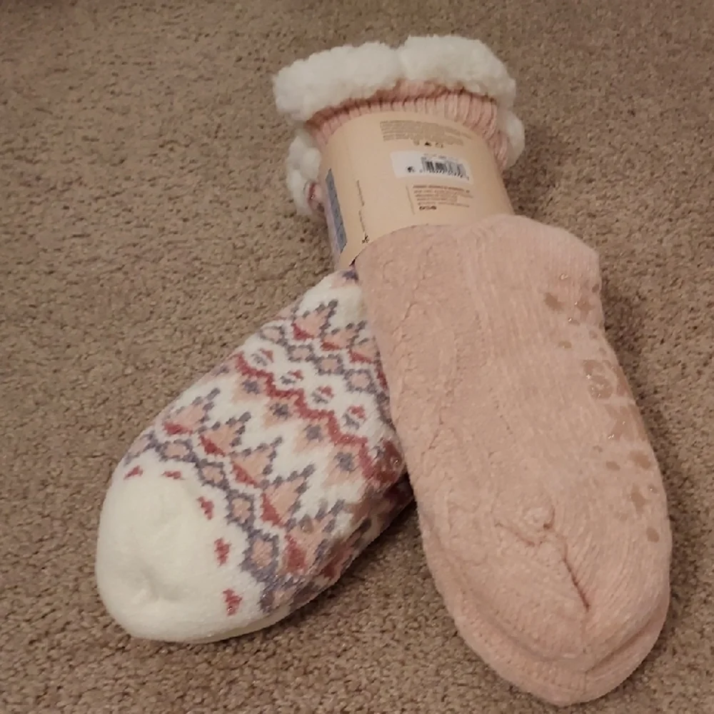 Muk Luks Pink and White Cabin Socks - Picture 3 of 8